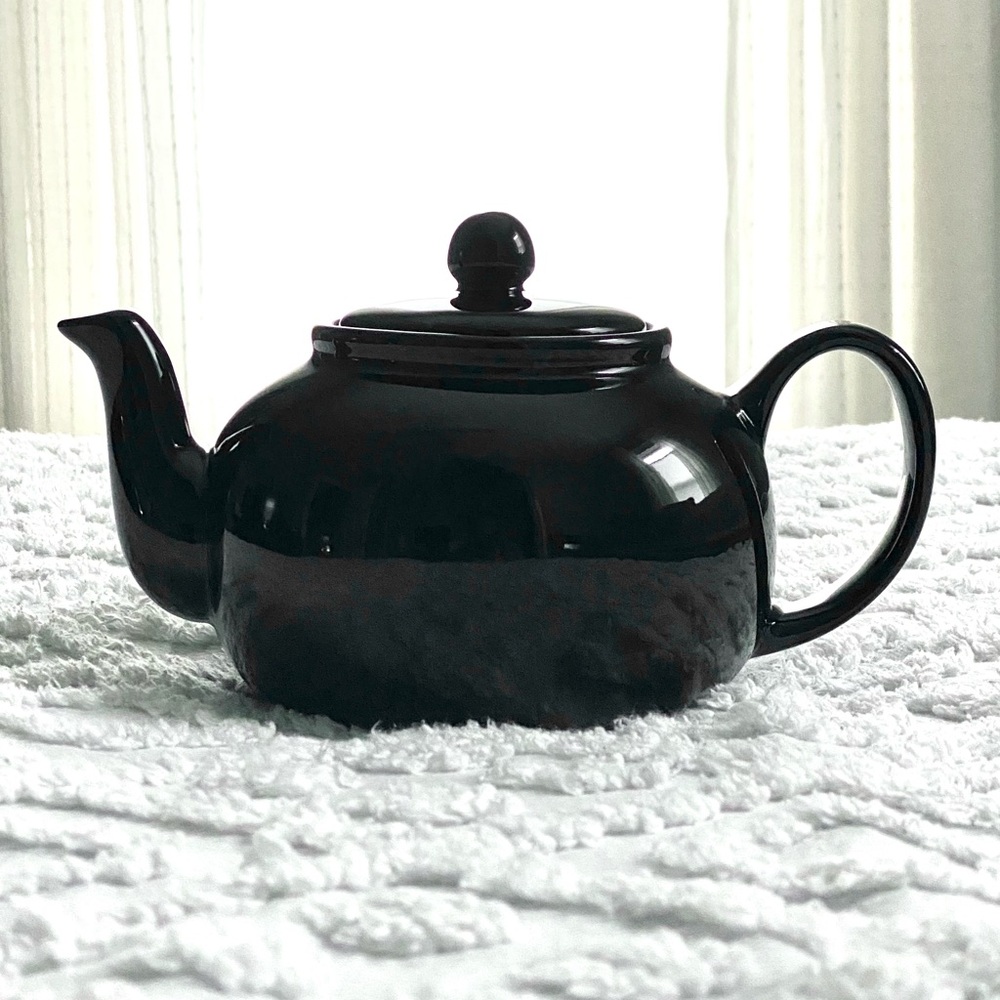 Black Porcelain Tea Pot